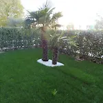 Elisa Piano Terra Con Giardino E Posto Auto Каорле