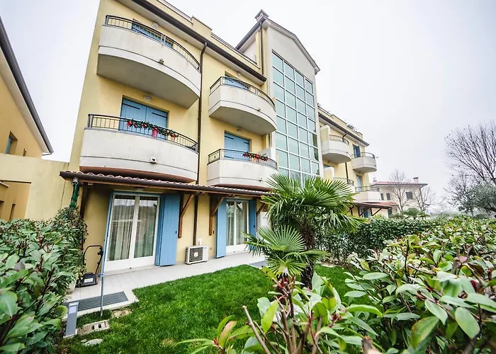 Elisa Piano Terra Con Giardino E Posto Auto * Καόρλε