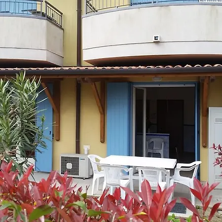 Elisa Piano Terra Con Giardino E Posto Incluso Appartamento